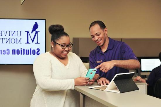 Solution Center staff troubleshooting mobile device